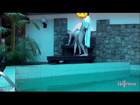 ❤️ Baas nooi bediende swembad toe, maar kon nie 'n warm weerstaan ​​nie ❤️  Seks by ons af.libporno.ru ❌️