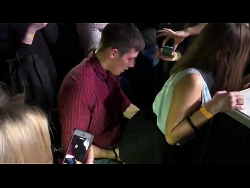 ❤️ Regte seks in 'n Russiese nagklub. 18-jarige Russiese meisie in die anus en vagina in 'n nagklub genaai ❤️  Seks by ons af.libporno.ru ❌️